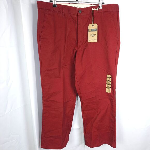 NWT Dockers D3 Mens 38x26 Burgundy Red Soft Khaki Flat Front Chino Pants - Picture 1 of 7